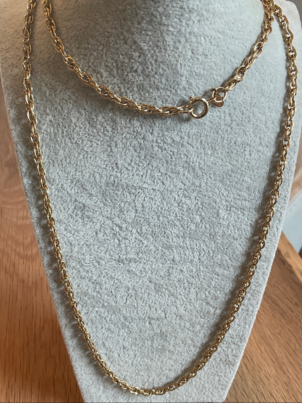 Vintage Avon Gold Tone Classic Twist Rope Necklace 1970-1980’s